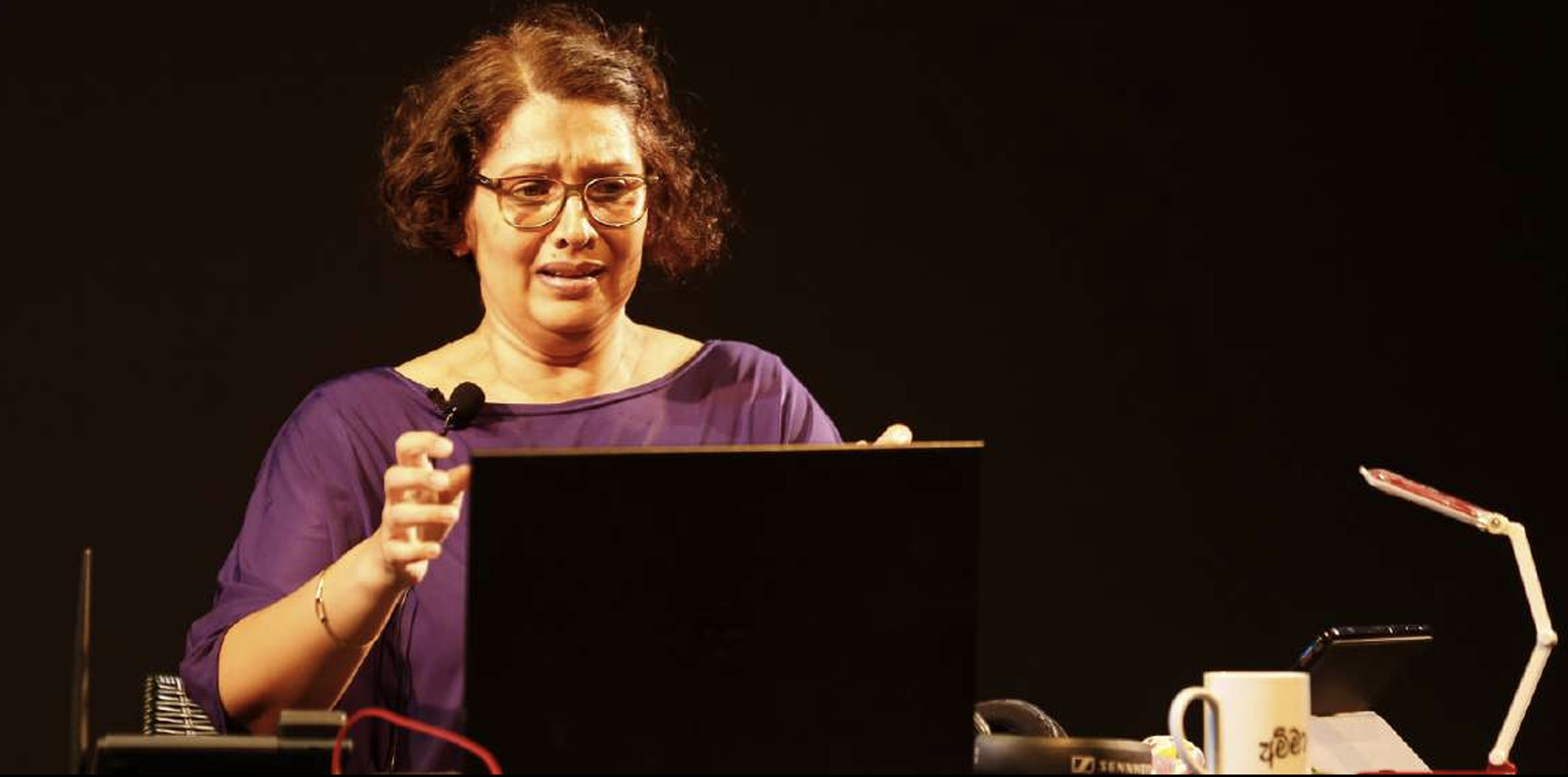 Titelbild für 'Alone With Computers ("Allein mit Computern")'