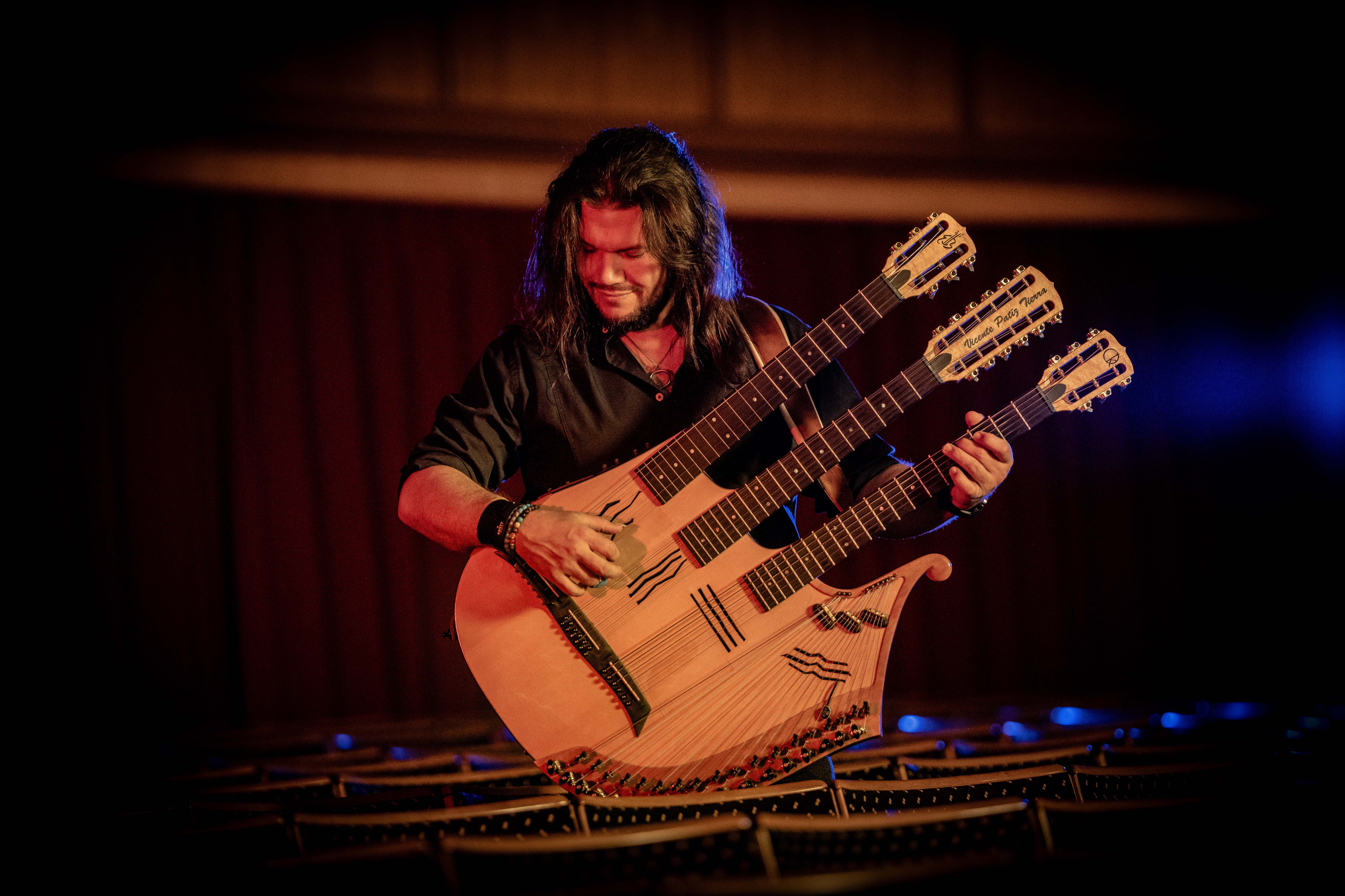 Titelbild für 'Vicente Patiz - Travels'